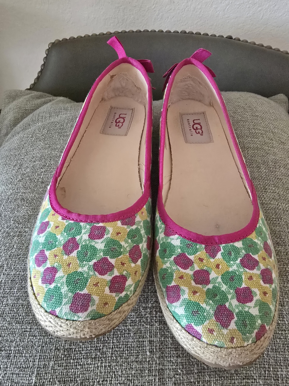 UGG Girls Floral Espadrille Flats Size 4
